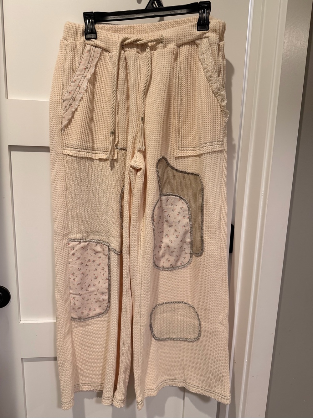 Pol Quilted Cream Textured Knit Lounge Pants With Patch Details